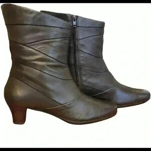 🌈 6/$60, NWOB Aravon Ankle Height, 100% Leather Boot, Brown, Size 12AA